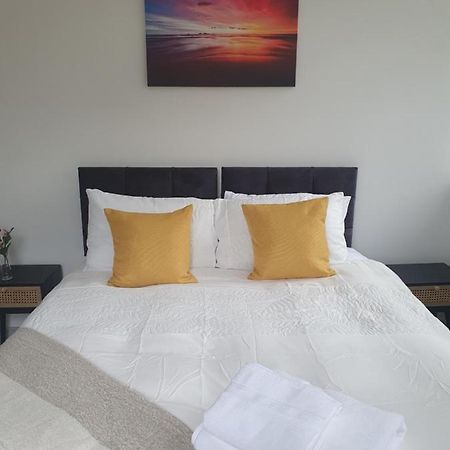 1 & 2 Bed Apartments - Desborough, Kettering, Cosy, Parking, Family, Wifi Luaran gambar