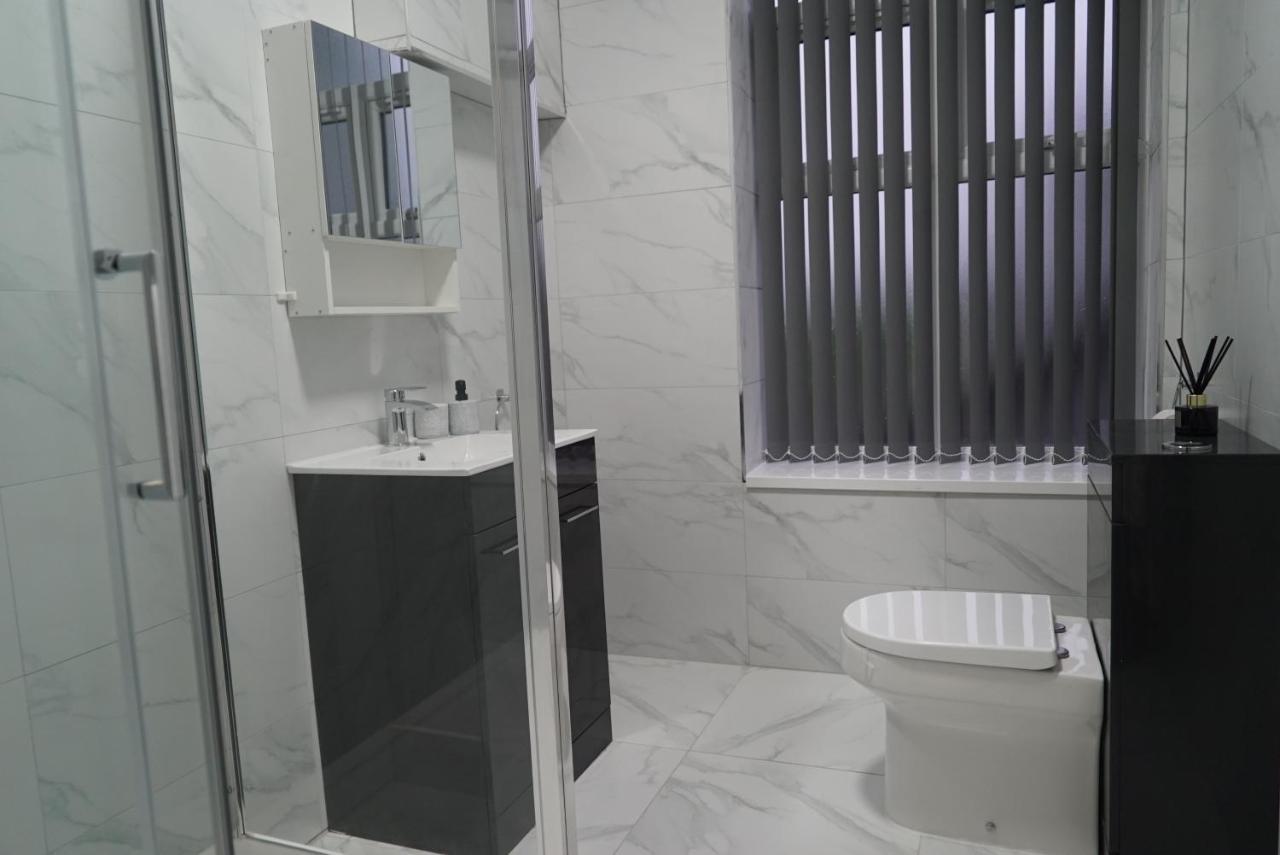 1 & 2 Bed Apartments - Desborough, Kettering, Cosy, Parking, Family, Wifi Luaran gambar