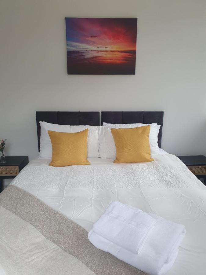 1 & 2 Bed Apartments - Desborough, Kettering, Cosy, Parking, Family, Wifi Luaran gambar