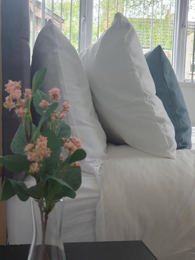 1 & 2 Bed Apartments - Desborough, Kettering, Cosy, Parking, Family, Wifi Luaran gambar