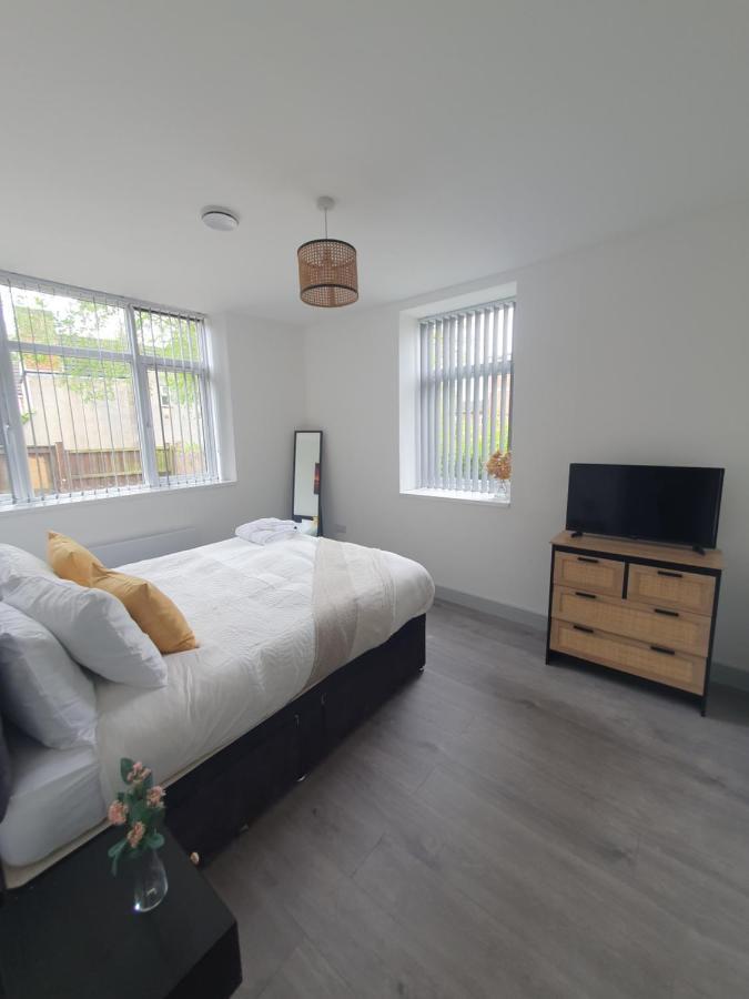 1 & 2 Bed Apartments - Desborough, Kettering, Cosy, Parking, Family, Wifi Luaran gambar