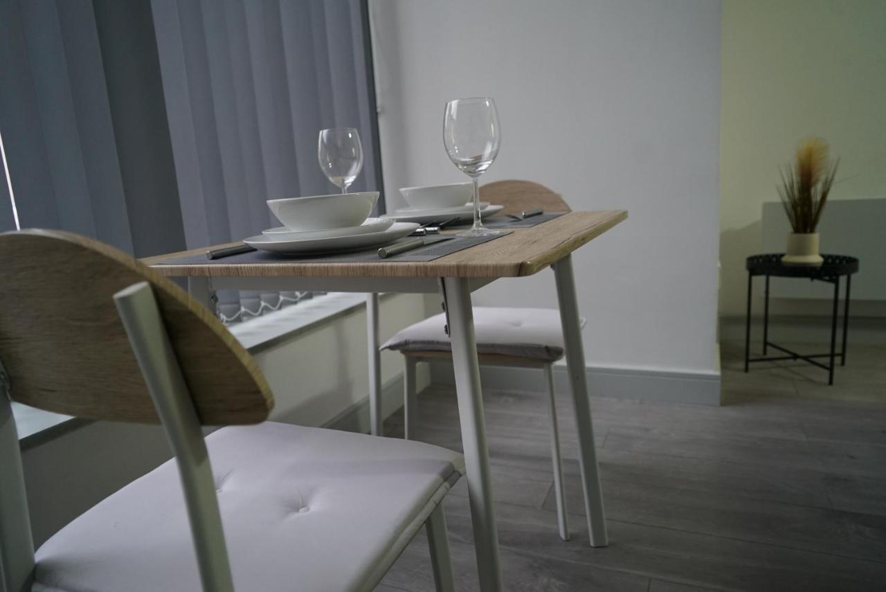 1 & 2 Bed Apartments - Desborough, Kettering, Cosy, Parking, Family, Wifi Luaran gambar