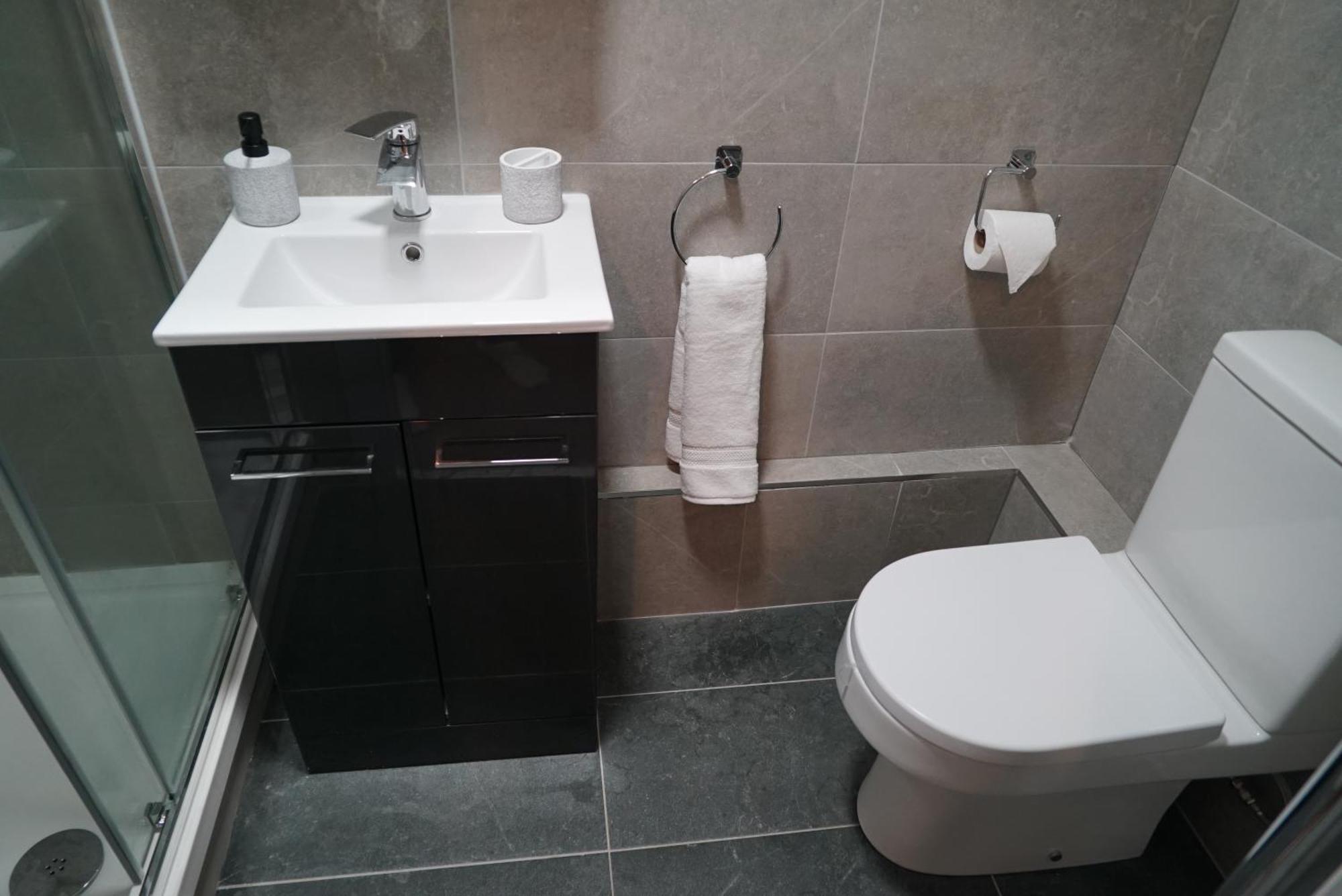 1 & 2 Bed Apartments - Desborough, Kettering, Cosy, Parking, Family, Wifi Luaran gambar