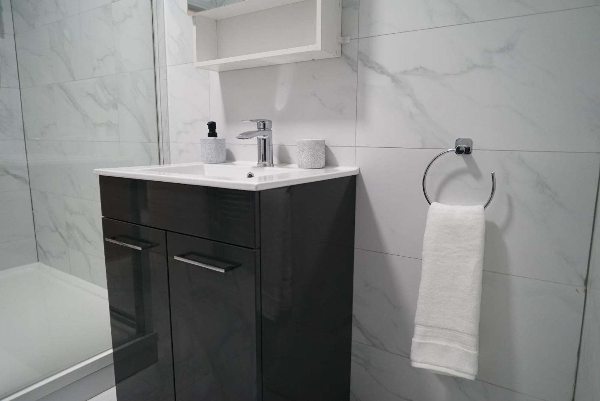 1 & 2 Bed Apartments - Desborough, Kettering, Cosy, Parking, Family, Wifi Luaran gambar