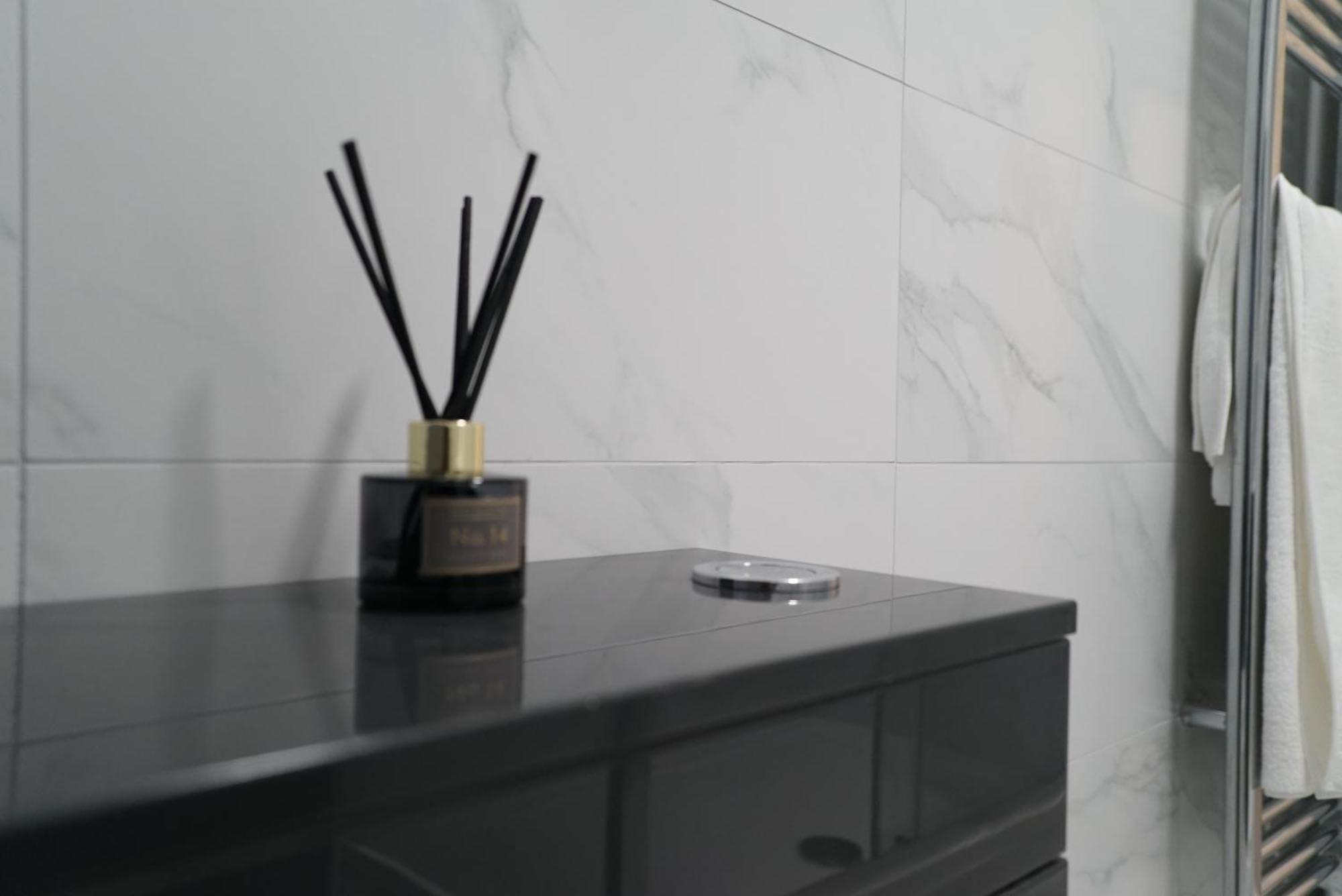 1 & 2 Bed Apartments - Desborough, Kettering, Cosy, Parking, Family, Wifi Luaran gambar