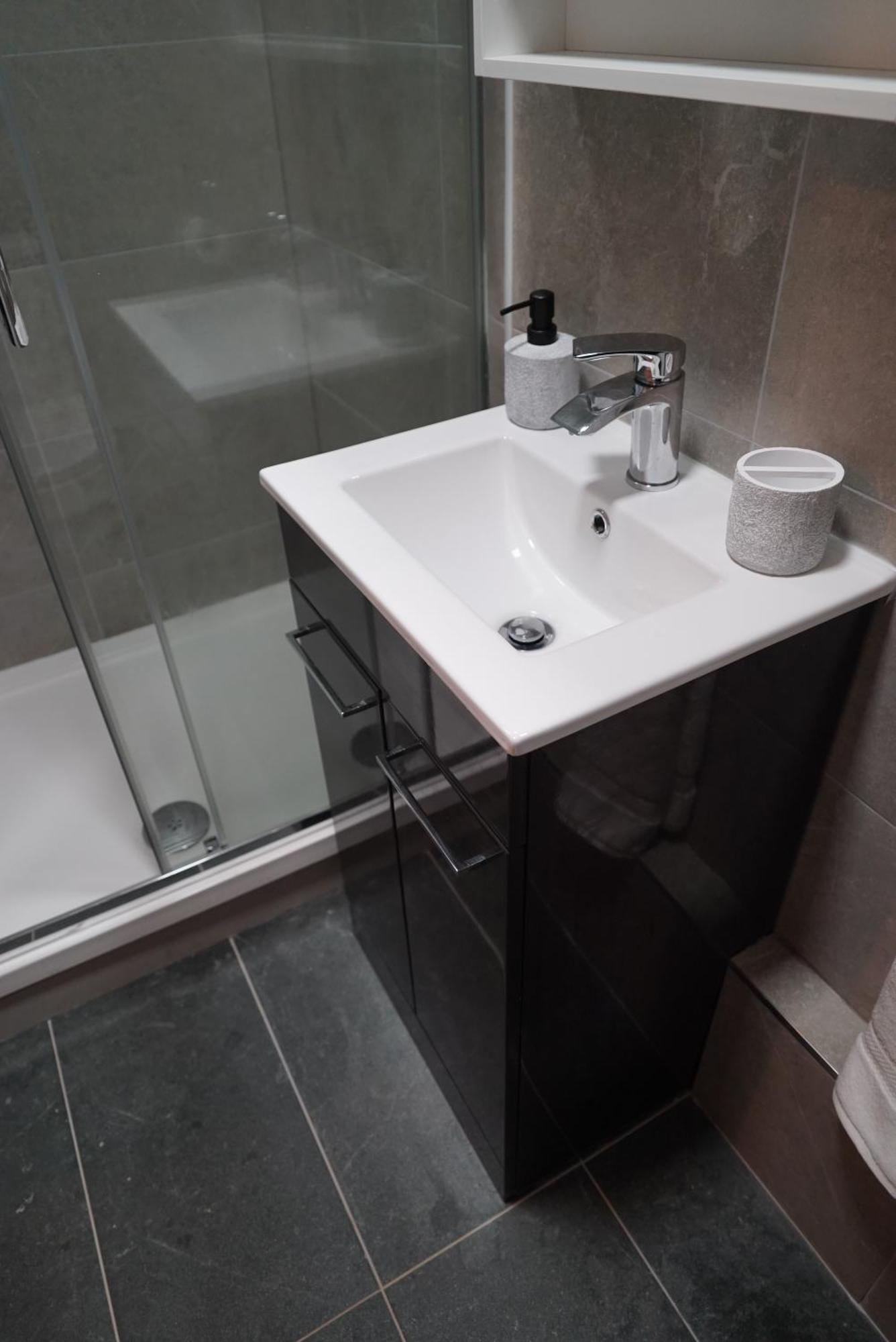 1 & 2 Bed Apartments - Desborough, Kettering, Cosy, Parking, Family, Wifi Luaran gambar