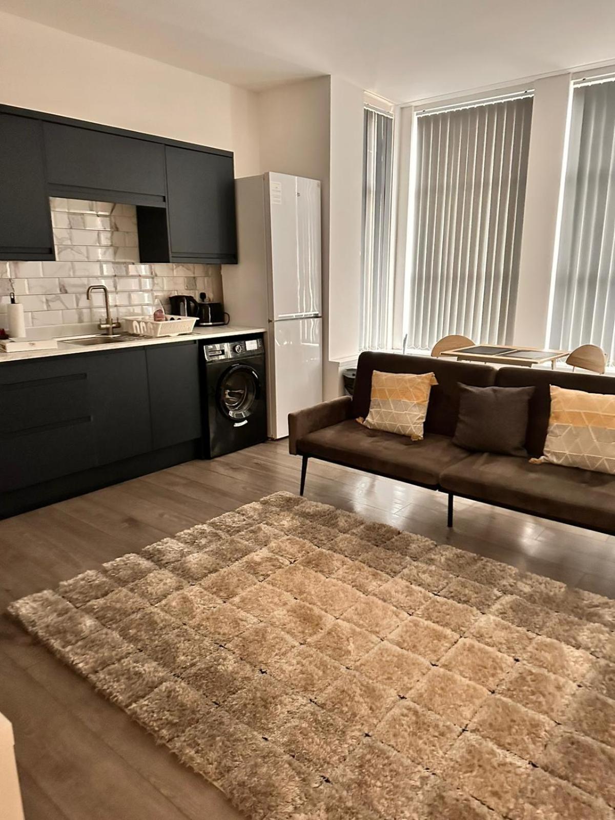 1 & 2 Bed Apartments - Desborough, Kettering, Cosy, Parking, Family, Wifi Luaran gambar